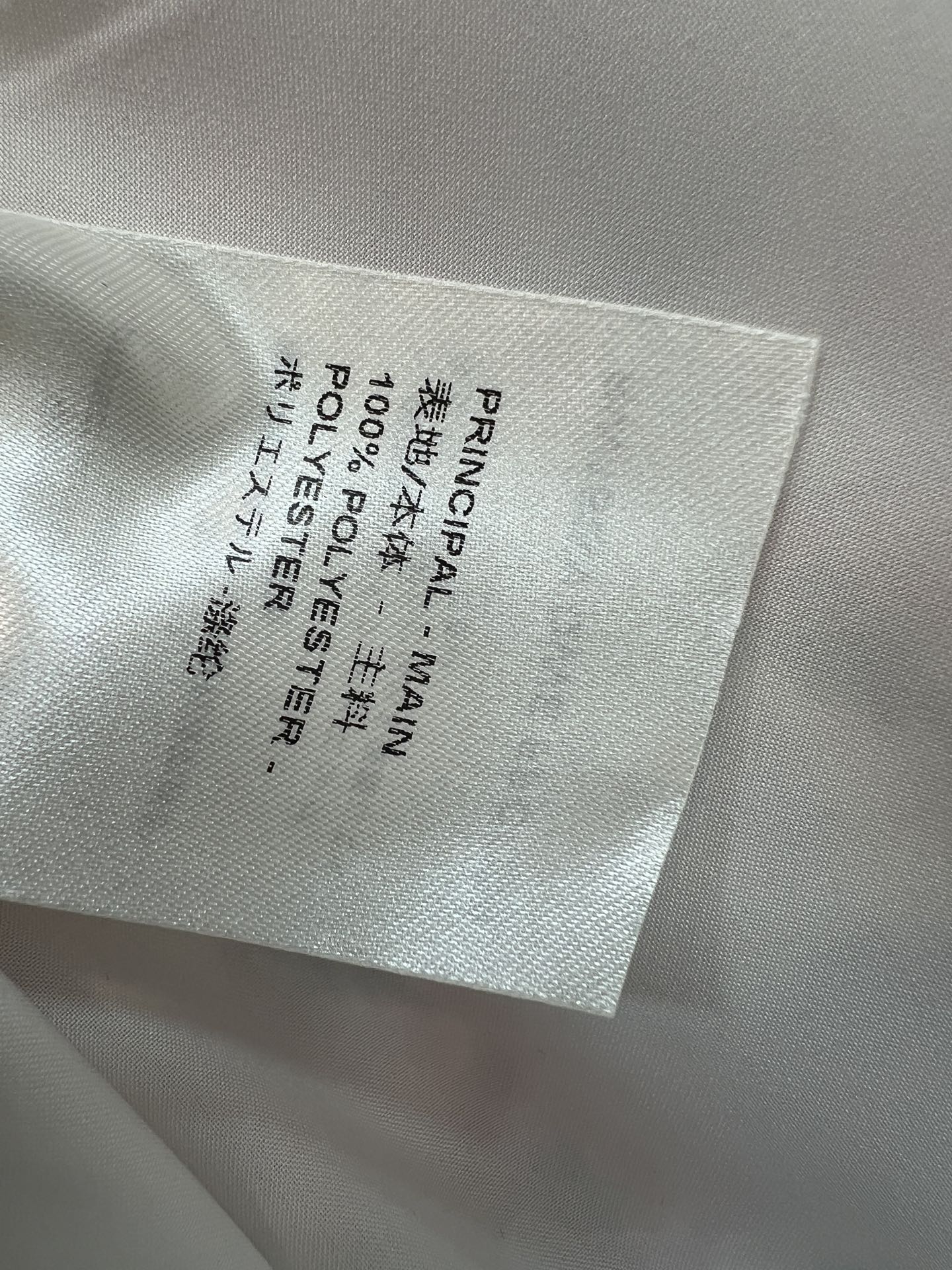 L家 26早秋新款 印花高腰半裙 面料垂顺有型 浓郁复古佩斯利满印纹样 色彩浓烈富有异域格调 高腰剪裁 很好修饰腰臀比例 L家 26早秋新款 印花高腰半裙 面料垂顺有型 浓郁复古佩斯利满印纹样 色彩浓烈富有异域格调 高腰剪裁 很好修饰腰臀比例