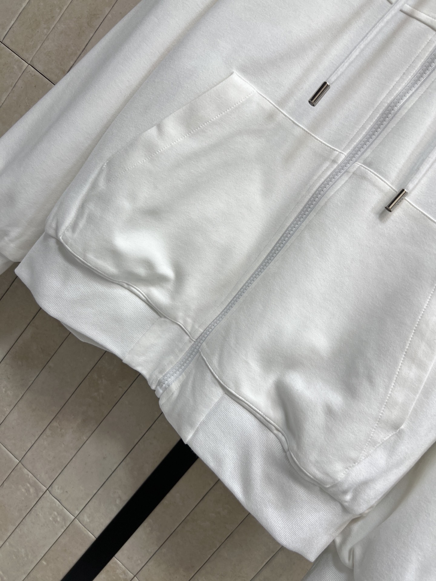 D家 26早秋新款 双面连帽卫衣套装 连帽卫衣外套+高腰长裤 外套双面穿 一衣解锁两种风格 连帽拉链开衫 胸前精致log