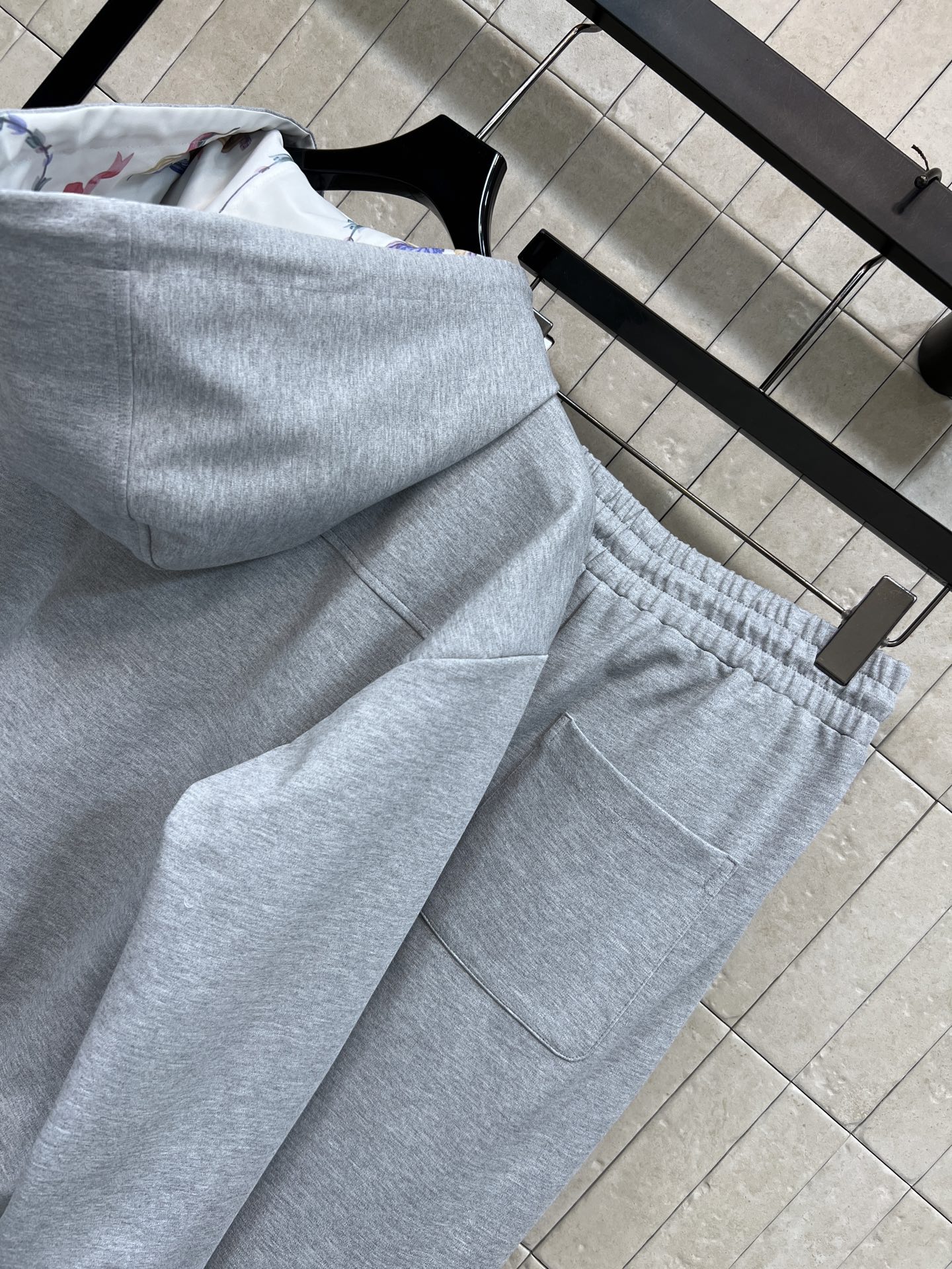 D家 26早秋新款 双面连帽卫衣套装 连帽卫衣外套+高腰长裤 外套双面穿 一衣解锁两种风格 连帽拉链开衫 胸前精致log