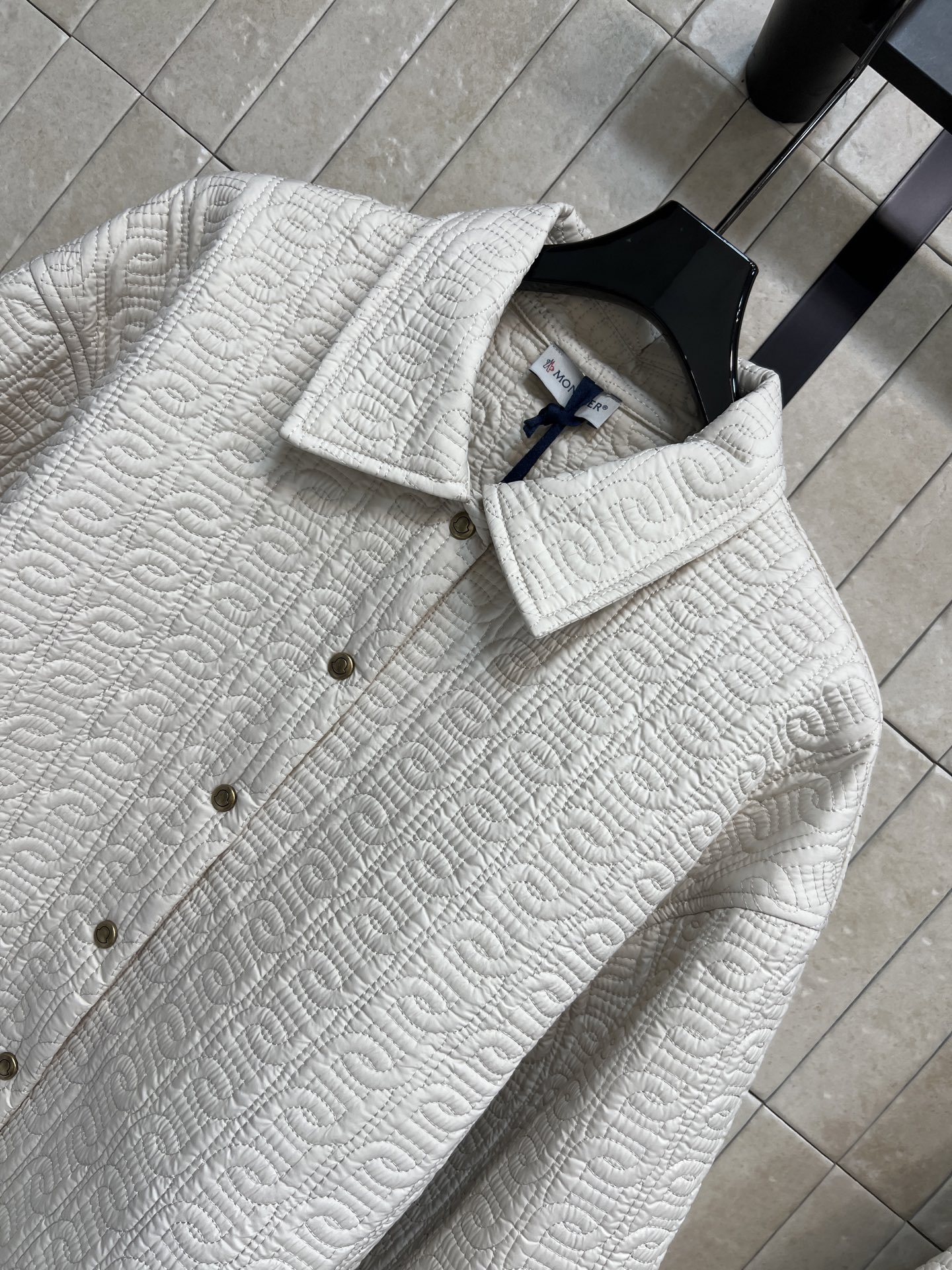 MO家 26秋冬新款 提花棉服两件套 翻领外套+高腰短裤 整套采用同立体提花压纹 棉质混纺面料肌理感满满 复古金色排扣 MO家 26秋冬新款 提花棉服两件套 翻领外套+高腰短裤 整套采用同立体提花压纹 棉质混纺面料肌理感满满 复古金色排扣