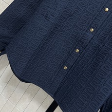 MO家 26秋冬新款 提花棉服两件套 翻领外套+高腰短裤 整套采用同立体提花压纹 棉质混纺面料肌理感满满 复古金色排扣 MO家 26秋冬新款 提花棉服两件套 翻领外套+高腰短裤 整套采用同立体提花压纹 棉质混纺面料肌理感满满 复古金色排扣