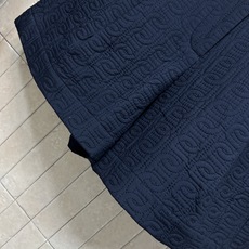 MO家 26秋冬新款 提花棉服两件套 翻领外套+高腰短裤 整套采用同立体提花压纹 棉质混纺面料肌理感满满 复古金色排扣 MO家 26秋冬新款 提花棉服两件套 翻领外套+高腰短裤 整套采用同立体提花压纹 棉质混纺面料肌理感满满 复古金色排扣