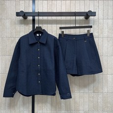 MO家 26秋冬新款 提花棉服两件套 翻领外套+高腰短裤 整套采用同立体提花压纹 棉质混纺面料肌理感满满 复古金色排扣 MO家 26秋冬新款 提花棉服两件套 翻领外套+高腰短裤 整套采用同立体提花压纹 棉质混纺面料肌理感满满 复古金色排扣