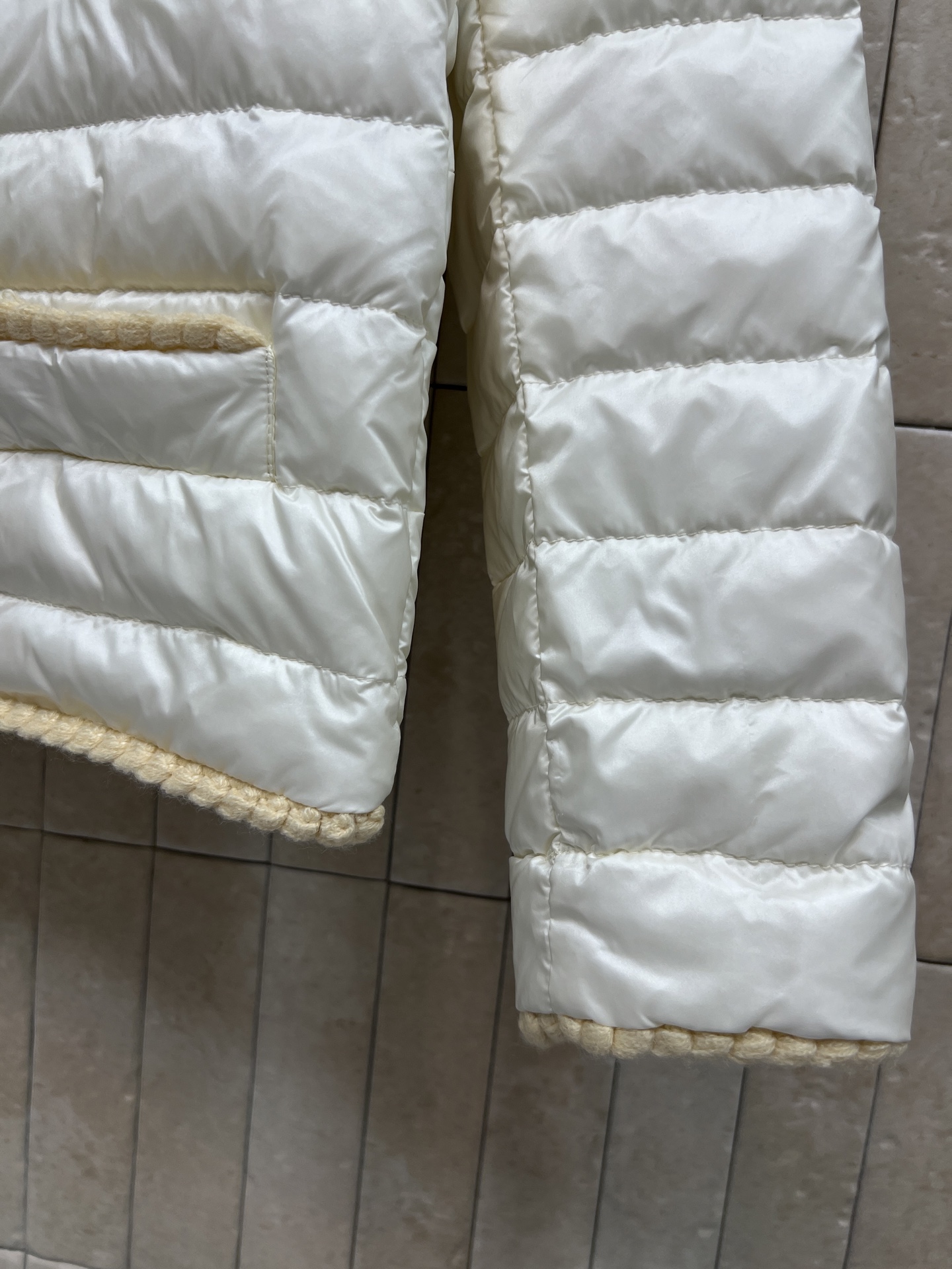 MO家 26秋冬新款 小香风轻薄外套 圆领无领型设计 精致滚边包边 自带小香气质 国标90鹅绒填充轻薄均匀 上身轻便不臃 MO家 26秋冬新款 小香风轻薄外套 圆领无领型设计 精致滚边包边 自带小香气质 国标90鹅绒填充轻薄均匀 上身轻便不臃