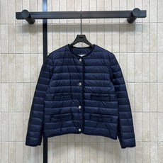 MO家 26秋冬新款 小香风轻薄外套 圆领无领型设计 精致滚边包边 自带小香气质 国标90鹅绒填充轻薄均匀 上身轻便不臃 MO家 26秋冬新款 小香风轻薄外套 圆领无领型设计 精致滚边包边 自带小香气质 国标90鹅绒填充轻薄均匀 上身轻便不臃