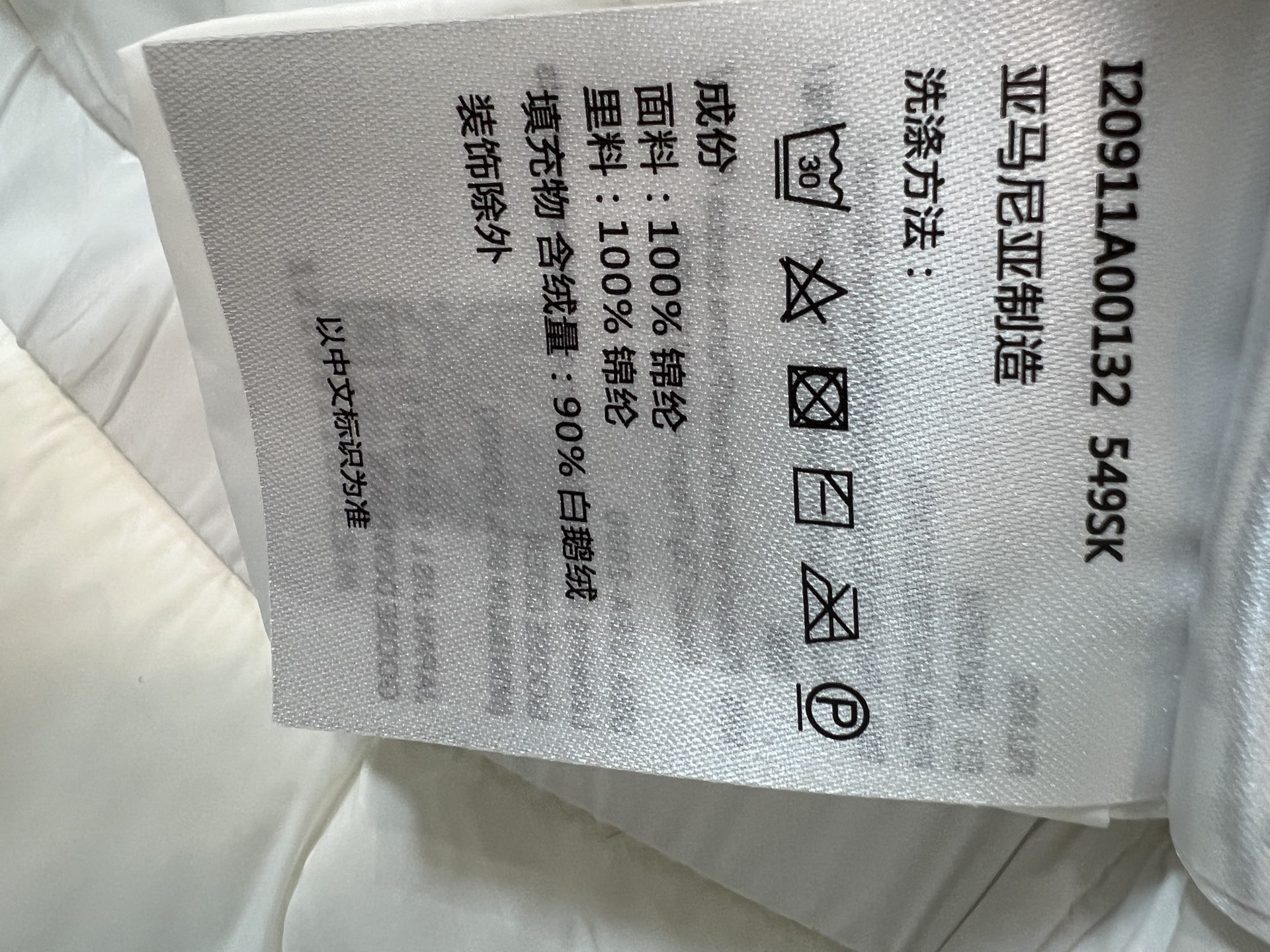 MO家 26秋冬新款 毛领收腰短款羽绒服 大毛领可拆卸设计 风格随心切换 连帽短款版型 搭配同色系收腰腰带 摆脱羽绒服臃 MO家 26秋冬新款 毛领收腰短款羽绒服 大毛领可拆卸设计 风格随心切换 连帽短款版型 搭配同色系收腰腰带 摆脱羽绒服臃