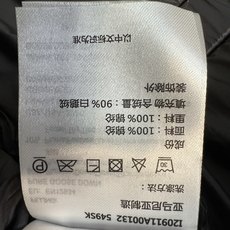 MO家 26秋冬新款 毛领收腰短款羽绒服 大毛领可拆卸设计 风格随心切换 连帽短款版型 搭配同色系收腰腰带 摆脱羽绒服臃 MO家 26秋冬新款 毛领收腰短款羽绒服 大毛领可拆卸设计 风格随心切换 连帽短款版型 搭配同色系收腰腰带 摆脱羽绒服臃