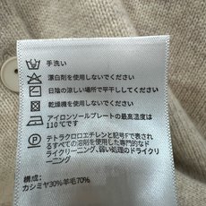 Self家 26早秋新款 花卉针织开衫 羊毛混纺针织面料 圆领简约大气 单排同色系纽扣开合 衣身与袖子点缀花卉 色彩层次 Self家 26早秋新款 花卉针织开衫 羊毛混纺针织面料 圆领简约大气 单排同色系纽扣开合 衣身与袖子点缀花卉 色彩层次