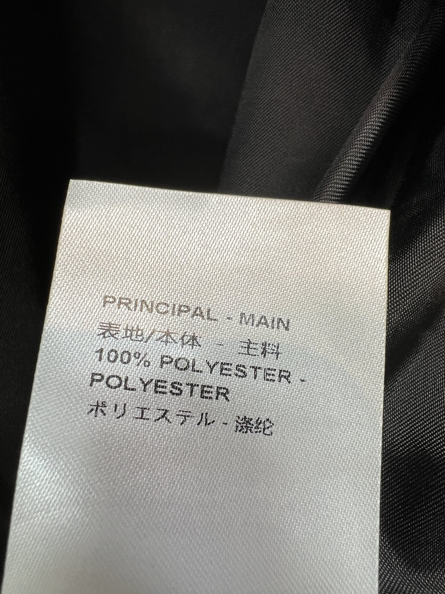 L家 26早秋新款 格纹立领短款外套 挺括顺滑的面料 别致木耳边立领设计 前中拉链开合 袖口logo皮牌点缀 细节感满满 L家 26早秋新款 格纹立领短款外套 挺括顺滑的面料 别致木耳边立领设计 前中拉链开合 袖口logo皮牌点缀 细节感满满