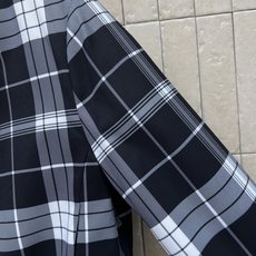 L家 26早秋新款 格纹立领短款外套 挺括顺滑的面料 别致木耳边立领设计 前中拉链开合 袖口logo皮牌点缀 细节感满满 L家 26早秋新款 格纹立领短款外套 挺括顺滑的面料 别致木耳边立领设计 前中拉链开合 袖口logo皮牌点缀 细节感满满