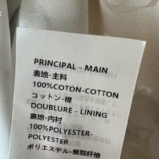 L家 26早秋新款 卡其色短款外套 棉质面料挺括耐磨 立领搭配金属按扣门襟 胸前logo点缀 低调有质感 斜角翻盖大口袋 L家 26早秋新款 卡其色短款外套 棉质面料挺括耐磨 立领搭配金属按扣门襟 胸前logo点缀 低调有质感 斜角翻盖大口袋