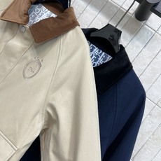 D家 26早秋新款 撞色翻领外套 复古撞色灯芯绒翻领 瞬间增加层次氛围感 衣身精致logo 按扣+拉链设计利落大气 两侧 D家 26早秋新款 撞色翻领外套 复古撞色灯芯绒翻领 瞬间增加层次氛围感 衣身精致logo 按扣+拉链设计利落大气 两侧