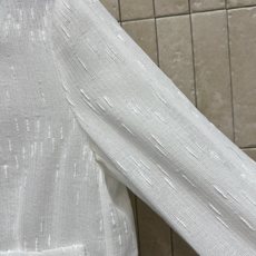 C家 26早秋新款 白色小香短外套 面料带着细碎闪丝肌理 自带细腻光泽感 圆领边缘 门襟 下摆与袖口环绕黑白混色织带 层 C家 26早秋新款 白色小香短外套 面料带着细碎闪丝肌理 自带细腻光泽感 圆领边缘 门襟 下摆与袖口环绕黑白混色织带 层