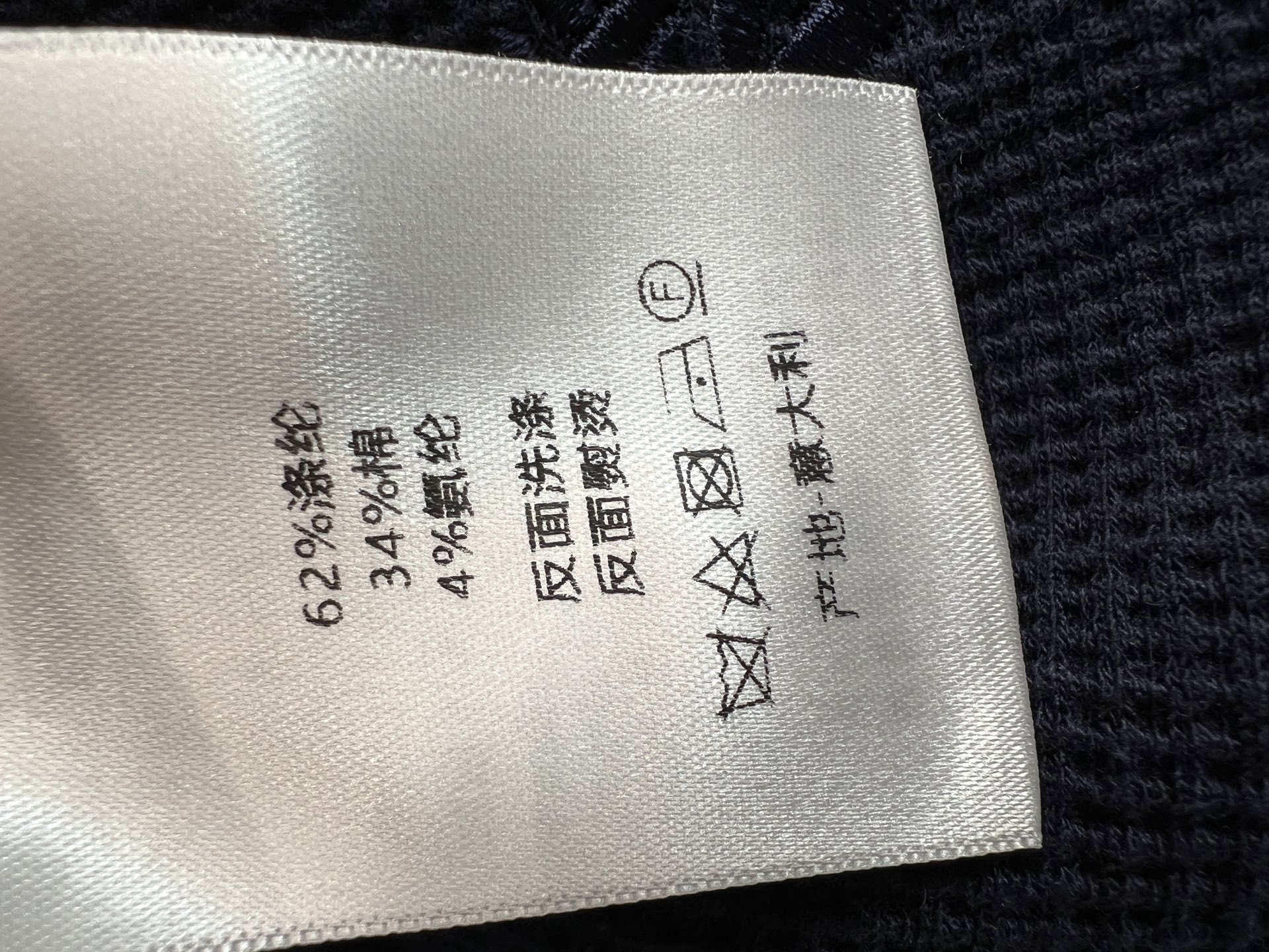 D家 26早秋新款 拼色立领套装 立领外套+高腰长裤 撞色白边设计 衣身细密肌理面料 质感舒适 口袋白边拼接巧妙点睛 抽