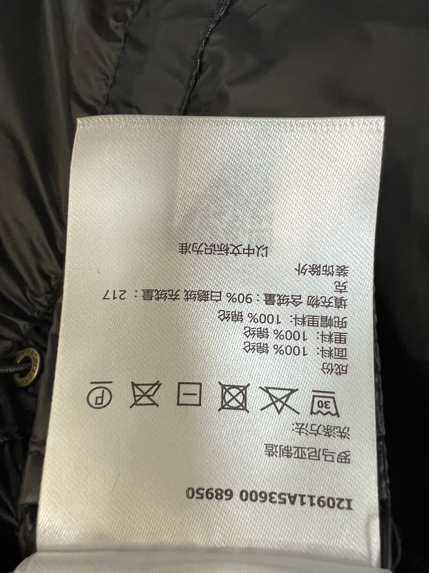 MO家 26秋冬新款 连帽长款过膝羽绒服 连帽搭配高领针织护颈设计 锁温防风 90鹅绒横向填充绒蓬松饱满 羽绒分布均匀 MO家 26秋冬新款 连帽长款过膝羽绒服 连帽搭配高领针织护颈设计 锁温防风 90鹅绒横向填充绒蓬松饱满 羽绒分布均匀