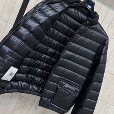 MO家 26秋冬新款 立领轻薄羽绒外套 立领设计防风护颈 横向规整绗缝锁绒量90%上身轻盈蓬松不臃肿 金属拉链顺滑开合 MO家 26秋冬新款 立领轻薄羽绒外套 立领设计防风护颈 横向规整绗缝锁绒量90%上身轻盈蓬松不臃肿 金属拉链顺滑开合