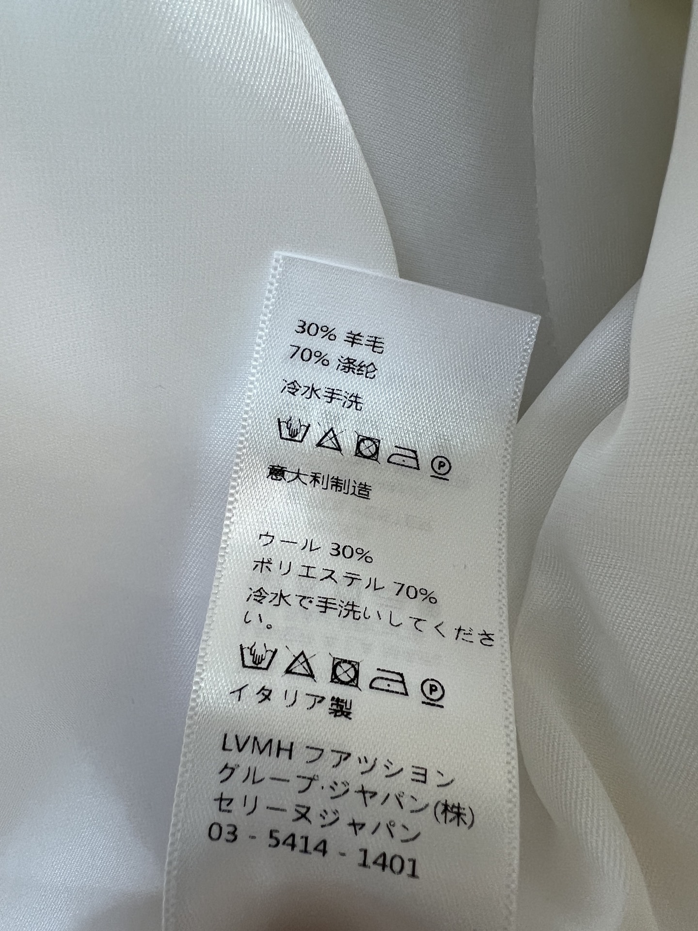 CE家 26早秋新款 小香风短款外套 肌理感面料含羊毛 质感高级耐看 简约圆领设计 搭配金属异形扣 别致吸睛 两侧贴袋增