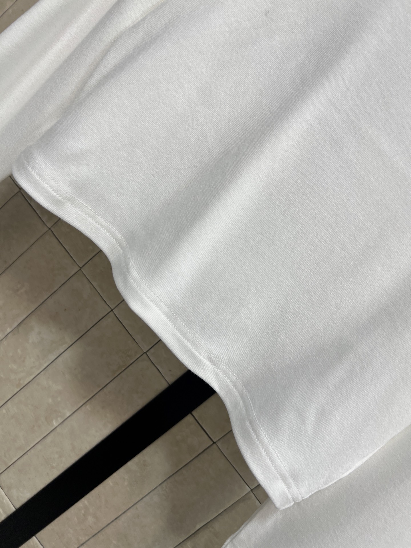 PD家 26早秋新款 三角标短款长袖 弹力亲肤面料 简约小圆领贴合颈部线条 修身短款版型 轻松拉高腰线显比例 胸前三角l