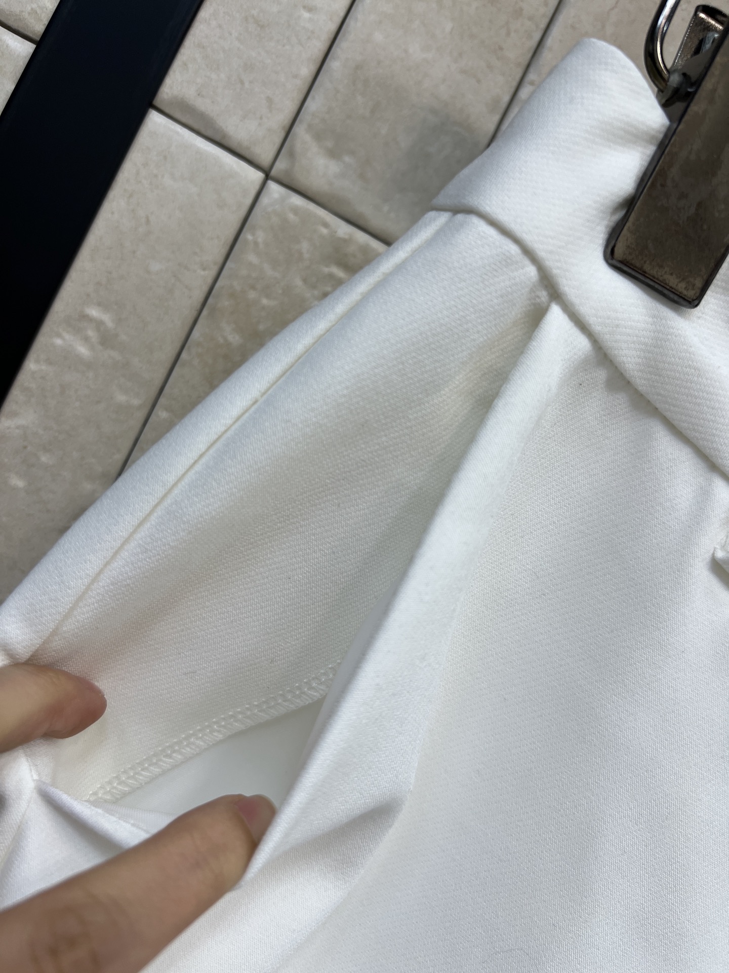 G家 26早秋新款 高腰直筒长裤面料上身舒适透气含羊毛 垂感在线高腰设计拉高腰线 精致GG金属扣点缀裤腰 简约大气 裤身