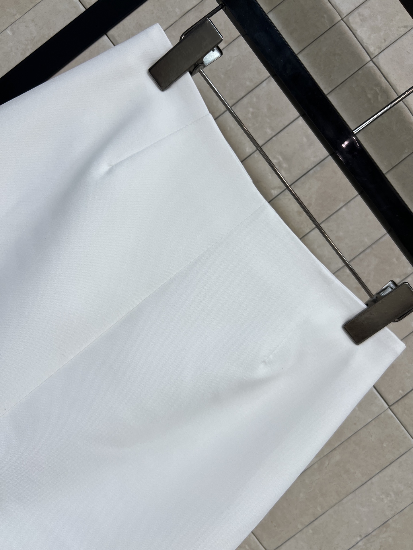 G家 26早秋新款 高腰A字短裙面料质感挺括不软塌含羊毛 简约高腰版型 轻松拉高腰线 视觉显腿长 正面一排精致GG金属扣