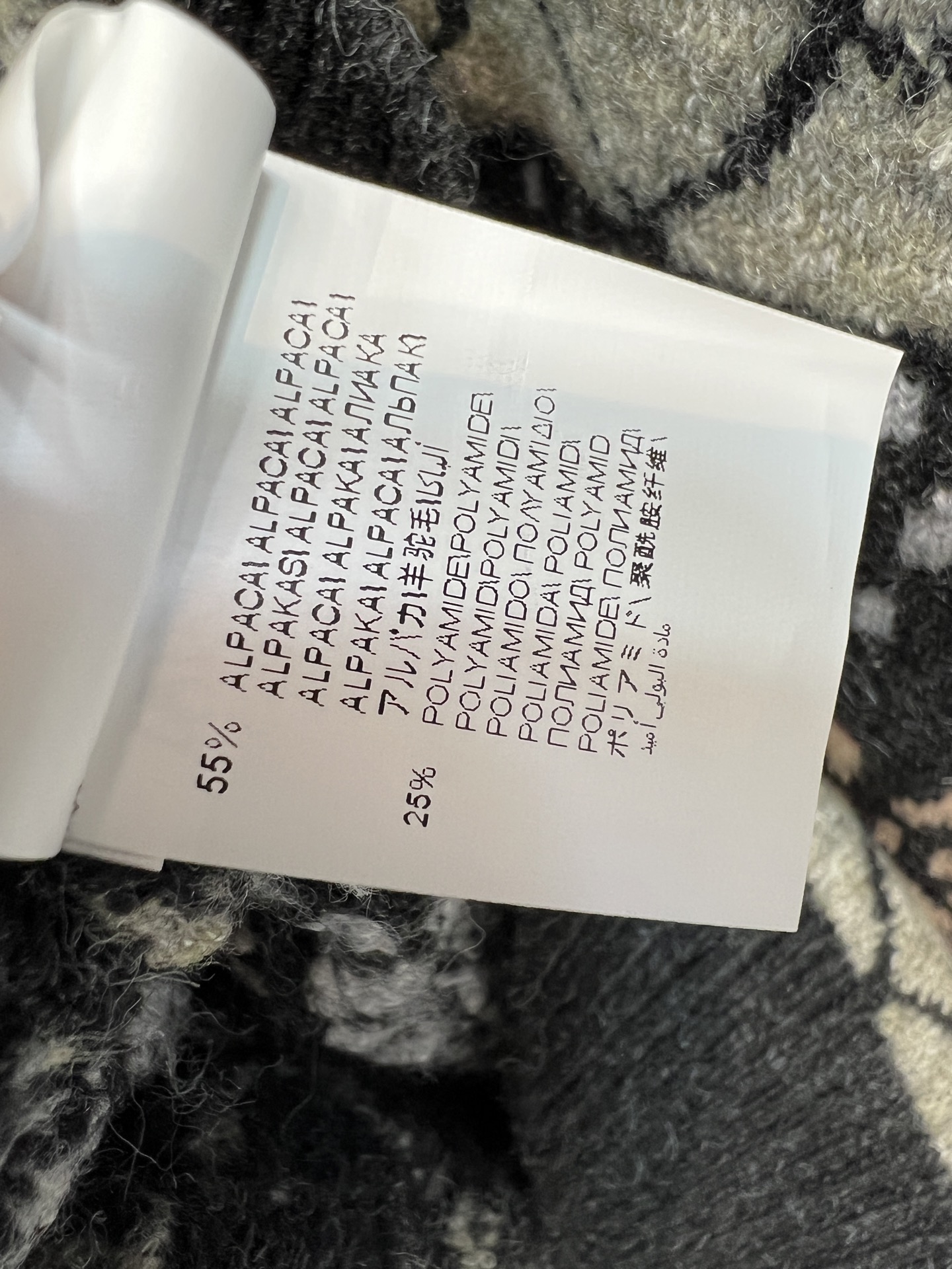 BC家 26早秋新款 费尔岛翻领针织开衫 青果翻领设计 满幅几何纹样错落排布 撞色花纹层次丰富 氛围感十足 单排金属纽扣