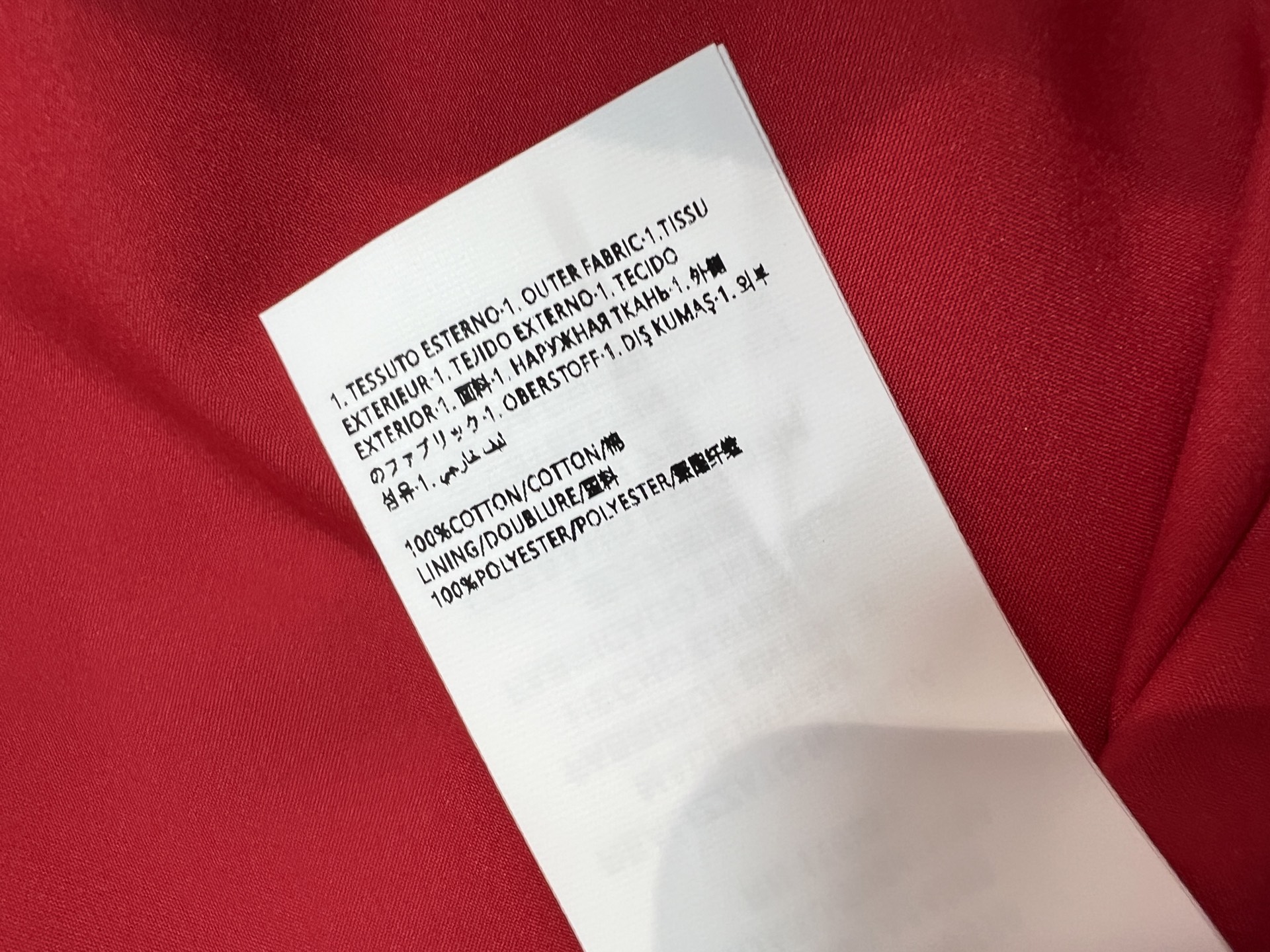 26早秋新款 拼色领灯芯绒外套 灯芯绒棉质面料 撞色翻领设计 金属古铜纽扣点缀衣身搭配胸前双口袋 细节精致有质感 利落短