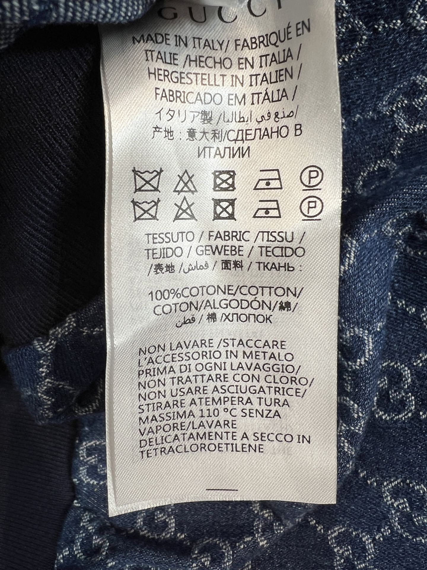G家 26早秋新款 GG提花牛仔套装 立领外套+高腰长裤 牛仔棉面料 侧边撞色织带点缀 复古感拉满 外套宽松落肩 裤装松