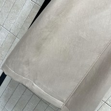 BC家 26早秋新款 卡其长款风衣外套 面料垂坠挺括不易皱 经典翻领双排扣长款自带优雅气质 配套腰带可收束腰线 肩章与袖 BC家 26早秋新款 卡其长款风衣外套 面料垂坠挺括不易皱 经典翻领双排扣长款自带优雅气质 配套腰带可收束腰线 肩章与袖