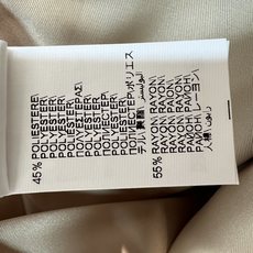 BC家 26早秋新款 卡其长款风衣外套 面料垂坠挺括不易皱 经典翻领双排扣长款自带优雅气质 配套腰带可收束腰线 肩章与袖 BC家 26早秋新款 卡其长款风衣外套 面料垂坠挺括不易皱 经典翻领双排扣长款自带优雅气质 配套腰带可收束腰线 肩章与袖