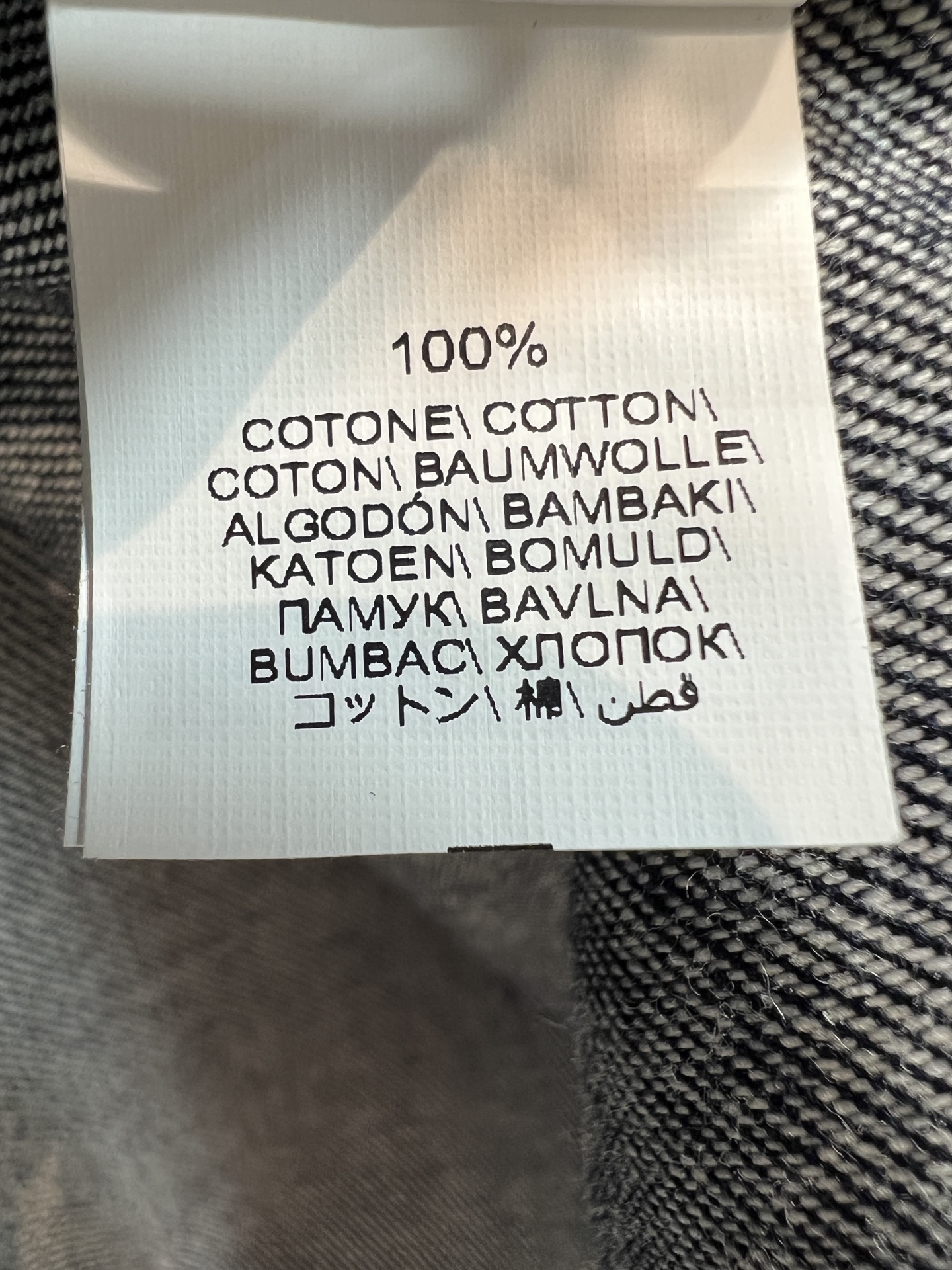 BC家 26早秋新款 翻领牛仔衬衫外套 棉质面料挺括有型 领口细巧撞色镶边 悄悄增添精致细节 利落翻领搭配排扣 左胸口袋
