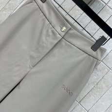 G家 26早秋新款 撞色条纹休闲套装 圆领拉链外套+高腰长裤 经典红绿织带点缀领口 袖口与下摆 复古辨识度拉满 裤身刺绣 G家 26早秋新款 撞色条纹休闲套装 圆领拉链外套+高腰长裤 经典红绿织带点缀领口 袖口与下摆 复古辨识度拉满 裤身刺绣