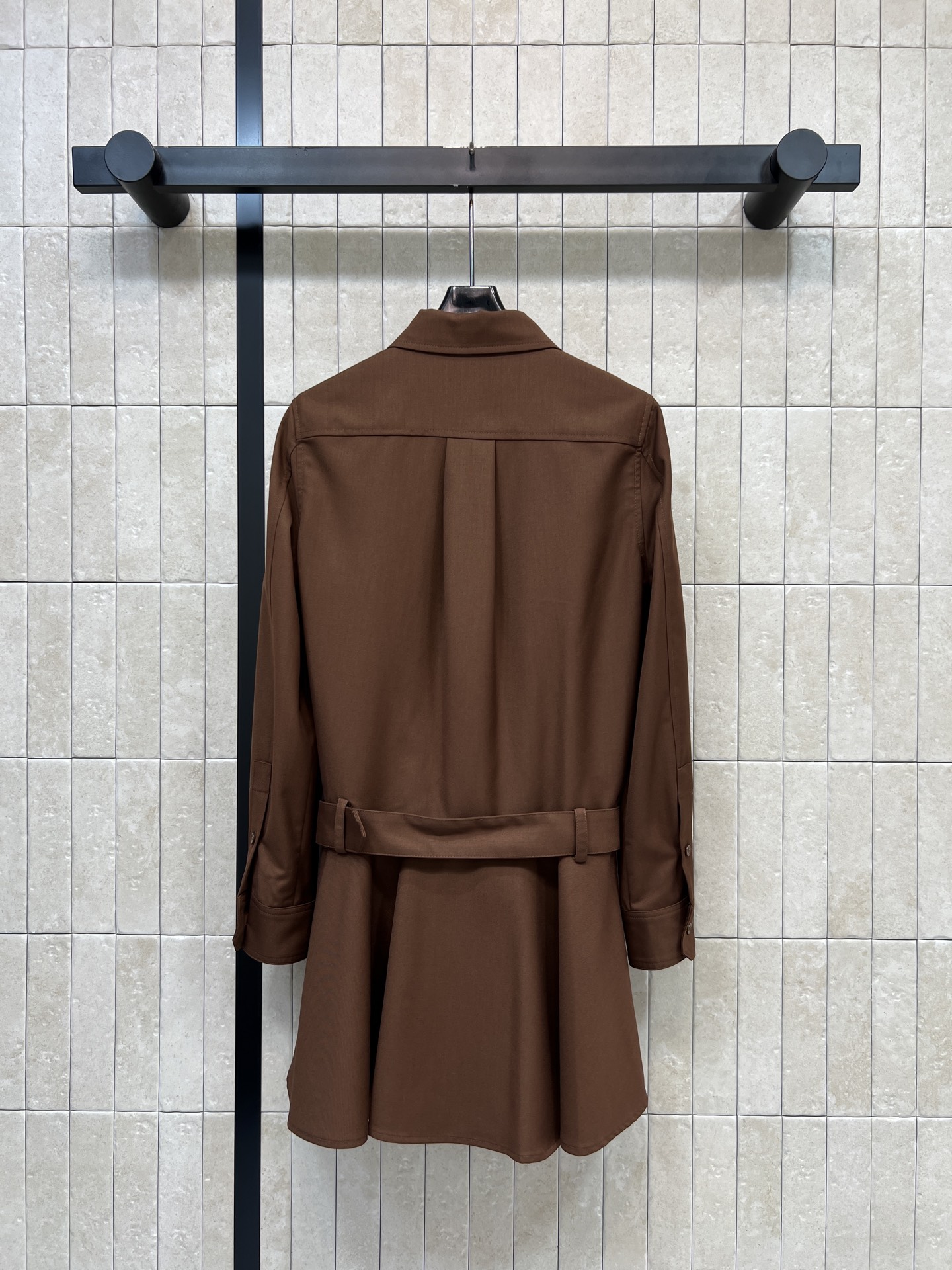 LW家 26早秋新款 收腰衬衫连衣裙 棉质面料翻领衬衫版型 单排扣简约 腰间配套腰带 方扣自由调节 下摆伞裙百褶设计 灵