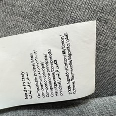 LW家 26早秋新款 拼接翻领抽绳卫衣 棉质面料上身舒适 撞色翻领设计很有层次感 拼接翻领搭配白色抽绳 休闲又别致 胸前 LW家 26早秋新款 拼接翻领抽绳卫衣 棉质面料上身舒适 撞色翻领设计很有层次感 拼接翻领搭配白色抽绳 休闲又别致 胸前