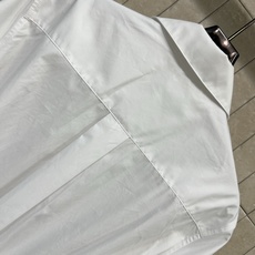 LW家 26早秋新款 短款抽绳衬衫上衣 挺括棉质面料 经典翻领自带干练感 下摆可调节抽绳 轻松拉高腰线 胸口精致品牌lo LW家 26早秋新款 短款抽绳衬衫上衣 挺括棉质面料 经典翻领自带干练感 下摆可调节抽绳 轻松拉高腰线 胸口精致品牌lo