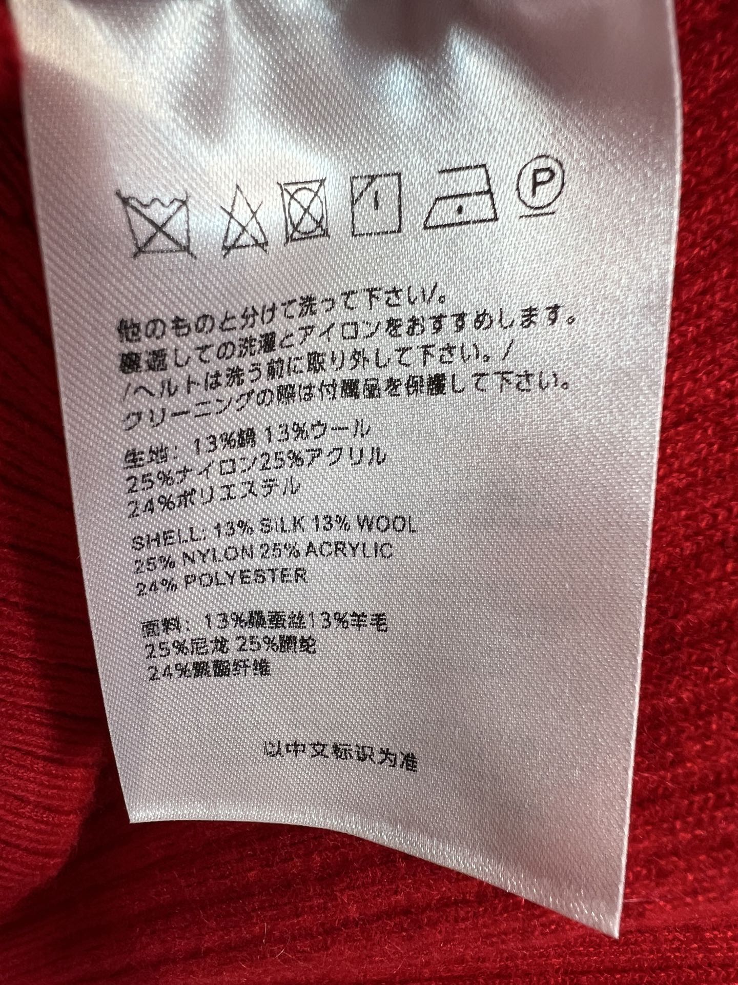 MO家 26秋冬新款 半高领针织上衣 羊毛混纺针织面料 弹力优秀 贴身不紧绷 显瘦修饰身形 别致半高领 肩部一排纽扣点缀