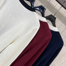 C家 26秋冬新款 撞色边针织开衫 细腻软糯山羊绒针织面料 经典圆领设计 门襟与下摆撞色包边 精致金属纽扣开合 左胸双C C家 26秋冬新款 撞色边针织开衫 细腻软糯山羊绒针织面料 经典圆领设计 门襟与下摆撞色包边 精致金属纽扣开合 左胸双C