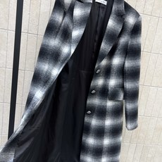 D家 26秋冬新款 格纹西装领毛呢大衣 厚实毛呢肌理感十足 黑白渐变格纹复古有格调 经典西装翻领 单排同格纹大纽扣设计 D家 26秋冬新款 格纹西装领毛呢大衣 厚实毛呢肌理感十足 黑白渐变格纹复古有格调 经典西装翻领 单排同格纹大纽扣设计