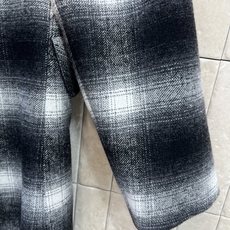 D家 26秋冬新款 格纹西装领毛呢大衣 厚实毛呢肌理感十足 黑白渐变格纹复古有格调 经典西装翻领 单排同格纹大纽扣设计 D家 26秋冬新款 格纹西装领毛呢大衣 厚实毛呢肌理感十足 黑白渐变格纹复古有格调 经典西装翻领 单排同格纹大纽扣设计