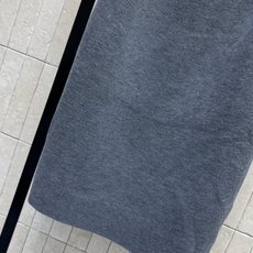 Self家 26秋冬 钉珠领针织长裙 细腻亲肤羊毛混纺针织面料 质感柔和高级 圆领一圈精致手工钉珠 前排镶钻纽扣点缀 氛 Self家 26秋冬 钉珠领针织长裙 细腻亲肤羊毛混纺针织面料 质感柔和高级 圆领一圈精致手工钉珠 前排镶钻纽扣点缀 氛