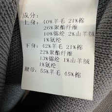 Self家 26秋冬 钉珠领针织长裙 细腻亲肤羊毛混纺针织面料 质感柔和高级 圆领一圈精致手工钉珠 前排镶钻纽扣点缀 氛 Self家 26秋冬 钉珠领针织长裙 细腻亲肤羊毛混纺针织面料 质感柔和高级 圆领一圈精致手工钉珠 前排镶钻纽扣点缀 氛