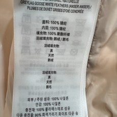 BUR家 25秋冬新款 立领连帽短款羽绒服 可隐藏连帽设计 非常经典又实穿的款 小立领短款夹克版型 上身更显时髦洋气 BUR家 25秋冬新款 立领连帽短款羽绒服 可隐藏连帽设计 非常经典又实穿的款 小立领短款夹克版型 上身更显时髦洋气