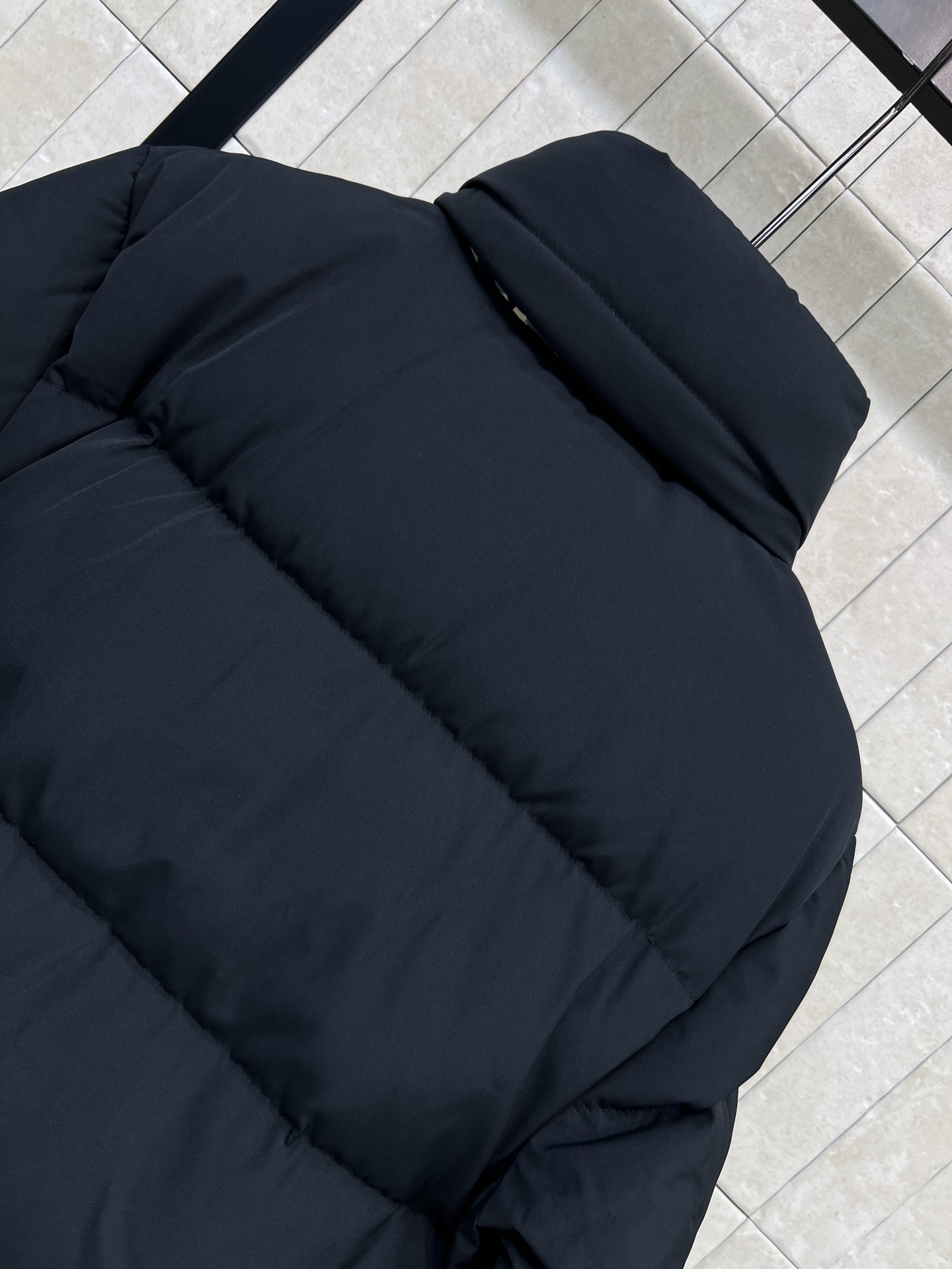 BUR家 25秋冬新款 立领连帽短款羽绒服 可隐藏连帽设计 非常经典又实穿的款 小立领短款夹克版型 上身更显时髦洋气 BUR家 25秋冬新款 立领连帽短款羽绒服 可隐藏连帽设计 非常经典又实穿的款 小立领短款夹克版型 上身更显时髦洋气