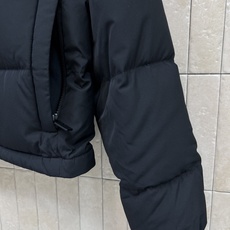 BUR家 25秋冬新款 立领连帽短款羽绒服 可隐藏连帽设计 非常经典又实穿的款 小立领短款夹克版型 上身更显时髦洋气 BUR家 25秋冬新款 立领连帽短款羽绒服 可隐藏连帽设计 非常经典又实穿的款 小立领短款夹克版型 上身更显时髦洋气