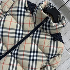 BUR家 26秋冬新款 格纹立领连帽羽绒服 蓬松饱满锁温90鹅绒填充 经典复古格纹棉质面料 辨识度拉满 立领设计防风护颈 BUR家 26秋冬新款 格纹立领连帽羽绒服 蓬松饱满锁温90鹅绒填充 经典复古格纹棉质面料 辨识度拉满 立领设计防风护颈