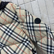 BUR家 26秋冬新款 格纹立领连帽羽绒服 蓬松饱满锁温90鹅绒填充 经典复古格纹棉质面料 辨识度拉满 立领设计防风护颈 BUR家 26秋冬新款 格纹立领连帽羽绒服 蓬松饱满锁温90鹅绒填充 经典复古格纹棉质面料 辨识度拉满 立领设计防风护颈