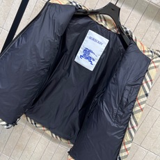 BUR家 26秋冬新款 格纹立领连帽羽绒服 蓬松饱满锁温90鹅绒填充 经典复古格纹棉质面料 辨识度拉满 立领设计防风护颈 BUR家 26秋冬新款 格纹立领连帽羽绒服 蓬松饱满锁温90鹅绒填充 经典复古格纹棉质面料 辨识度拉满 立领设计防风护颈