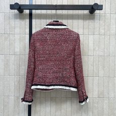 C家 26秋冬新款 撞色毛边小香外套 氛围感红调粗花呢面料 肌理感满满 别致翻领设计 门襟 口袋 袖口搭配黑白撞色毛边 C家 26秋冬新款 撞色毛边小香外套 氛围感红调粗花呢面料 肌理感满满 别致翻领设计 门襟 口袋 袖口搭配黑白撞色毛边