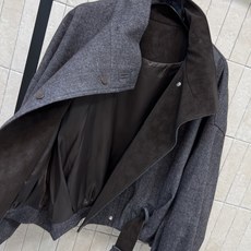 LW家 26秋冬新款 立领羊毛短款外套 含60羊毛面料 自带细腻肌理感 质感高级 高立领设计兼具造型感与保暖性 斜排扣设 LW家 26秋冬新款 立领羊毛短款外套 含60羊毛面料 自带细腻肌理感 质感高级 高立领设计兼具造型感与保暖性 斜排扣设