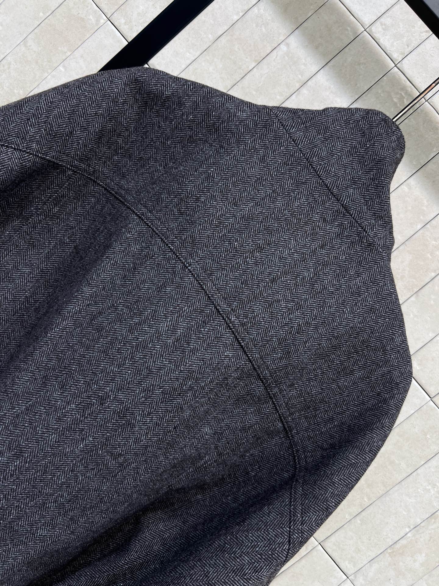 LW家 26秋冬新款 立领羊毛短款外套 含60羊毛面料 自带细腻肌理感 质感高级 高立领设计兼具造型感与保暖性 斜排扣设 LW家 26秋冬新款 立领羊毛短款外套 含60羊毛面料 自带细腻肌理感 质感高级 高立领设计兼具造型感与保暖性 斜排扣设