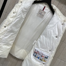 MO家 26秋冬新款 连帽亮面羽绒外套 亮面质感面料 自带光泽感 90白鹅绒蓬松填充 保暖不臃肿 帽子可拆卸 一衣两穿 MO家 26秋冬新款 连帽亮面羽绒外套 亮面质感面料 自带光泽感 90白鹅绒蓬松填充 保暖不臃肿 帽子可拆卸 一衣两穿
